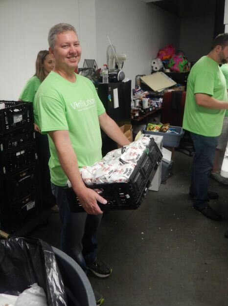 VinSolutions employees serve at Shawnee Community Services.
